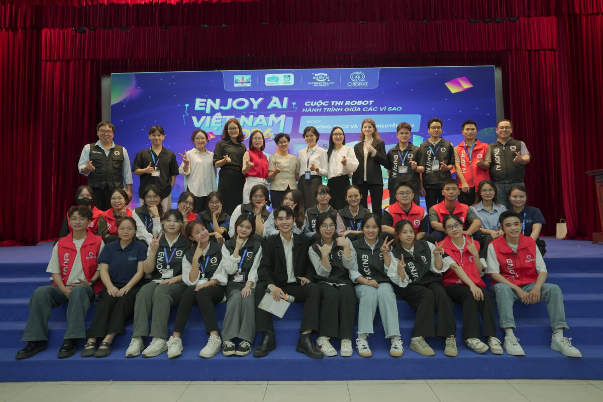 The organizing committee and support team for the ENJOY AI competition at Nguyen Sieu